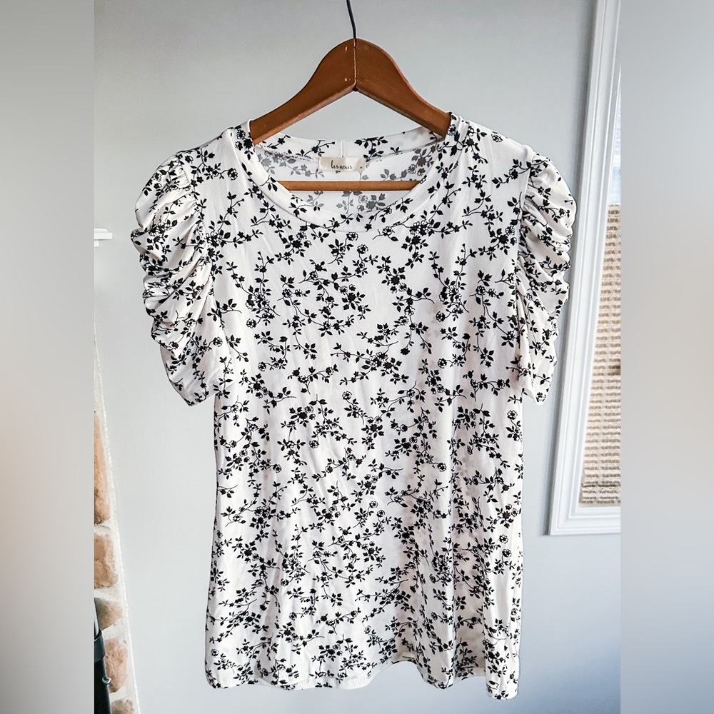 Black and White Floral Top (M)